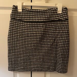 Apostrophe Black and White Houndtooth Wool-blend Pencil Skirt